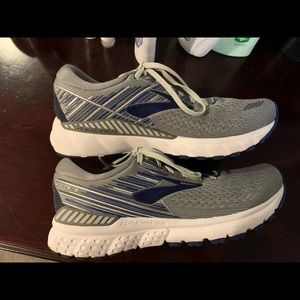 Brooks Adrenaline GTS 19 Grey Blue Running Sneakers

Mens Size 8B Narrow Width